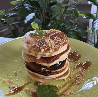 Панкейки з карамеллю